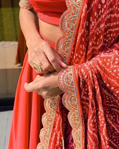 Lehenga Choli tradicional indio con cierre de cremallera de borlas pesadas y detalle de cordón Elegante ropa de fiesta de boda - Product Image 4