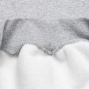 เสื้อฮู้ดดี้ผู้ชายผ้าฟลีซหนานุ่ม 450 แกรม พิมพ์โลโก้แบรนด์ได้ ทรงโอเวอร์ไซส์ ทรงบ็อกซี่ ตัดสั้น - Product Image 4