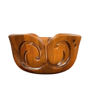 Bol à laine en bois de teck 9 po de diamètre au point le plus large x 4,75 po de hauteur, très bon état vintage - Product Image 1