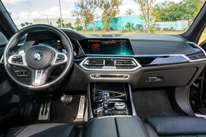 BMW X5 M50i 2021 Usado, Motor Turbo V8 de 523 hp, Paquete de Manejo Dinámico Altamente Equipado, Procedente del Sur - Product Image 4