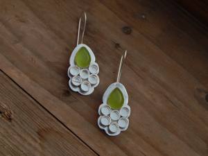 Boucles d'oreilles élégantes en laiton plaqué argent avec pierres précieuses Monalisa scintillantes pour fête ou cadeau - Product Image 2