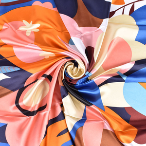 Foulard en soie personnalisé pour femmes Impression d'été carré Foulards en satin Designer 35 "carré soie comme foulard pour l'emballage des cheveux - Product Image 4