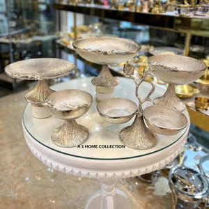 Bol à fleurs de calla en porcelaine blanche de luxe, design unique et admiré, avec un revêtement en or de haute qualité - Product Image 4