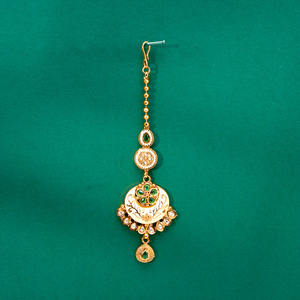 Antique Meenakari Tikka avec des bijoux de front de mode plaqués or exportés par une société de bijoux artificiels en Inde - Product Image 1