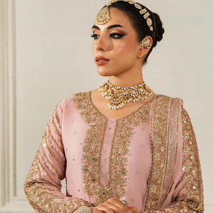 Ensemble de travail KURTI PLAZZO DUPATTA en soie chinon pure, avec motifs floraux, sequins et broderie machine, style doux et naturel, longueur genou - Product Image 1