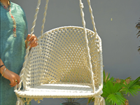 Balançoire suspendue en corde de coton écologique faite à la main en macramé Boho moderne pour l'extérieur pour la maison et le patio