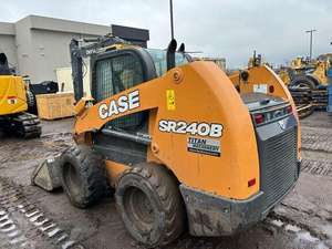 2019 Case IH TV450 Mini petite chargeuse compacte en caoutchouc et fer à chenilles/CASE SV280B Skid - Product Image 2