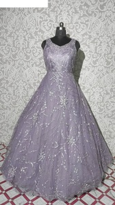 Precioso vestido de red para mujer con intrincado bordado elegante para invitados de bodas y eventos nocturnos - Product Image 2