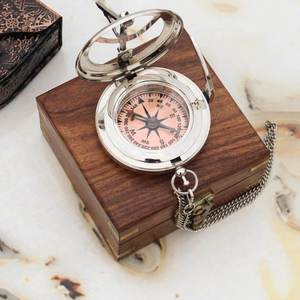 Nautique en laiton magnétique nickel cadran solaire boussole direction du soleil laiton antique nickel fait à la main pointage boîte en bois - Product Image 2