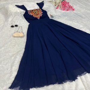 El último diseñador Pure Rayon Gamthi Patch Work Anarkali Gown de FabZone - Product Image 2