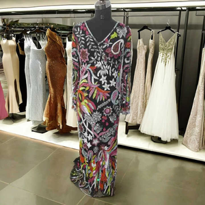 Robe perlée scintillante glamour, idéale pour les soirées, les bals et les occasions spéciales élégantes - Product Image 5