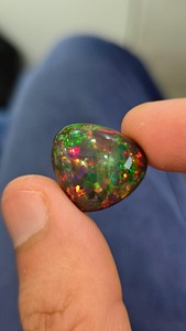 Opale noire éthiopienne naturelle, taille ovale, 10,35 carats, pierre précieuse en vrac avec jeu de couleurs pour la fabrication de bijoux - Product Image 3