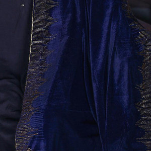 ผ้าคลุมไหล่กำมะหยี่ปักลายดีไซน์พิเศษสำหรับผู้หญิง ขายดีประจำฤดูหนาว หนานุ่ม คุณภาพสูง ปรับแต่งได้ - Product Image 6