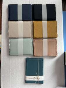 Paquetes de hojas de papel hechas a mano de trapo de algodón con bordes deckle con sobres a juego en 150 GSM disponibles en tamaño 5x7 pulgadas - Product Image 6