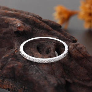 Anillo Minimalista de Eternidad, Geométrico, Romántico, con Diamante Blanco Certificado por IGI, Engaste de Puntas - Product Image 1