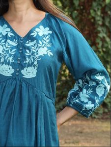 เดรสคอวี2025ดีที่สุดสำหรับผู้หญิงเดรสผ้าชีฟองแขนพองมีระบายยาวปานกลางผ่าเปิดเข้ารูปพิมพ์ลายดอกไม้สำหรับฤดูร้อน - Product Image 3