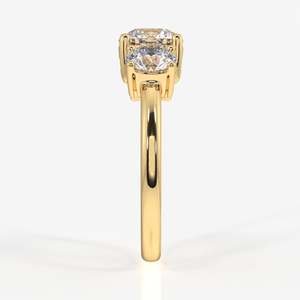 Bague à trois pierres en diamant de laboratoire taille ronde, or 9 carats - Bagues en diamant de qualité supérieure - Product Image 3