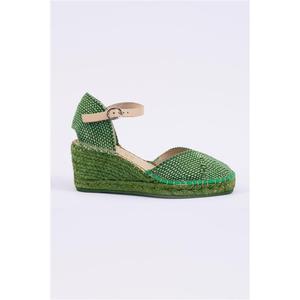 Alpargata cerrada con punta en cuña - Product Image 1