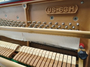 Piano Vertical KAWAI US63H Hecho en Japón, Color Negro, Sonido Potente, Sustain Prolongado, Mecanismo de Martillo Importado de Alta Resistencia - Product Image 4