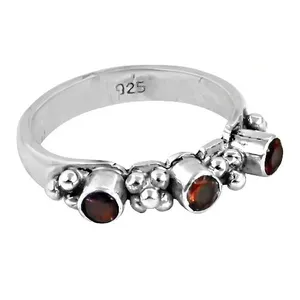 Bague en grenat taille ovale pour femme, plaquée rhodium, pierre naturelle, option cadeau - Product Image 1