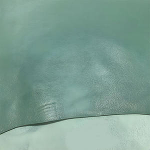 Cuero Sintético de Primera Calidad en Colores Sólidos para Manualidades y Accesorios de Diseño de Interiores con Tonos Vibrantes y Textura Suave - Product Image 1