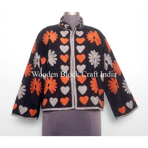 Chaqueta Bomber con Bordado a Mano, Estilo Vintage con Flores y Corazones, Prenda Exterior en 100% Algodón para Boutiques - Product Image 2