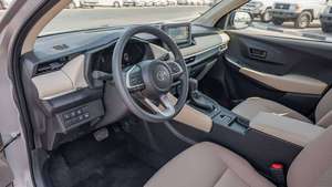 Toyota Yaris S Sedán USADO COMO NUEVO - Product Image 2