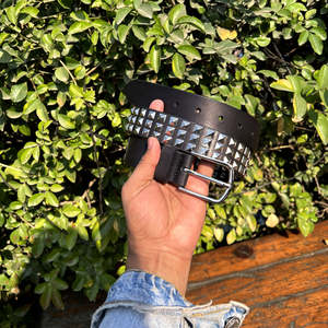 Ceinture Western en Cuir Pleine Fleur de 40 mm Style Gaucho avec Clous Pyramidaux, Boucle en Laiton Massif Finition Nickel, Taille Personnalisée, Artisanat du Cuir - Product Image 2