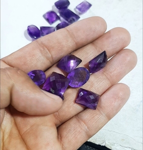 Nouvel arrivage de superbes pierres précieuses taillées en améthyste pour la fabrication de bijoux Mélange de pierres précieuses brillantes en forme pour la fabrication de bijoux de fête Sumer Stone - Product Image 1