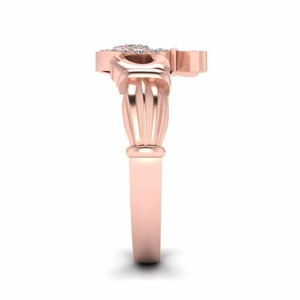 Meilleure conception de bague de fiançailles Claddagh en argent sterling 925 plaqué or rose avec diamant rond pour les femmes mode au meilleur prix - Product Image 2