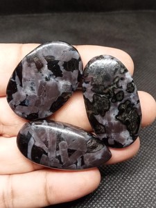 Cabochons en Jaspe Gabru Naturel UDGEMS, Pierres Noires Lisses et Polies, Tailles Mixtes pour Bijoux Faits Main, Fourniture en Gros, MOQ 100g - Product Image 4