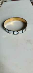 Bracelets en nacre blanche classique sur mesure Bijoux naturels intemporels élégance minimaliste aux pièces audacieuses. - Product Image 3