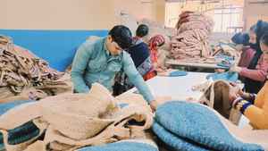 กระเป๋าโท้ทสานโครเชต์ขนาดเล็กสำหรับผู้หญิง ทำจากปอกระเจาสีทอง หูหิ้วยาว ทำด้วยมือ เหมาะสำหรับฤดูร้อนและชายหาด มีซับใน ช่องใส่ของ และซิปปิด - Product Image 4