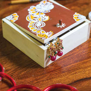 Caja de baratija de madera pintada tradicionalmente pintada Venta caliente Regalos y manualidades Cajas de madera Letreros de pared Hecho EN LA India - Product Image 1