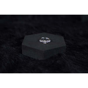 Anillo de Compromiso Romántico de Plata de Ley Chapado en Rodio con Diamante de Corte Ovalado e Incrustaciones de Ágata - Product Image 1
