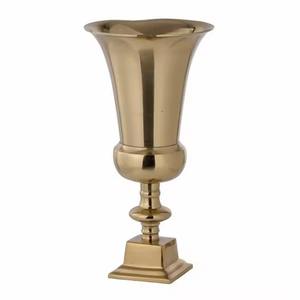 Vase en métal élégant pour les mariages, les événements d'entreprise, les hôtels et les restaurants, décoration de table, usage domestique, provenance d'Inde - Product Image 1