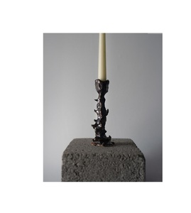 Portavelas de metal martillado con superficie texturizada y atractivo antiguo hecho para decoración de eventos o espacios de meditación - Product Image 5