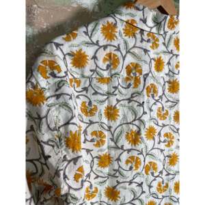 Camisa Casual Unisex 100% Algodón Estampada a Mano con Botón Único, Patrón Floral, Cuello Mao, Manga Corta, Popelina Tejida, Verano - Product Image 3