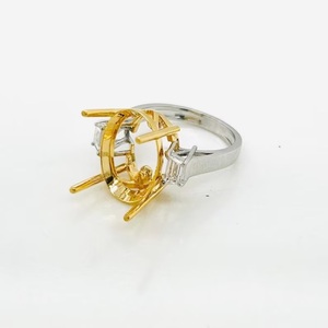 Anillo de diamante cultivado en laboratorio de pedido personalizado ovalado de oro blanco de 14 quilates Le ofrecemos la libertad de diseño que sueña y que hacemos - Product Image 1