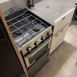 Compre una Nueva Autocaravana Familiar de Lujo 4x4, Casa Móvil de Fibra de Vidrio para Campamentos de Aventura y Viajes Todoterreno - Product Image 4