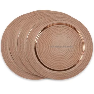 Assiette de chargeur en métal fini cuivre martelé Design forme ronde pour la maison mariage vaisselle de table plats et assiettes - Product Image 1