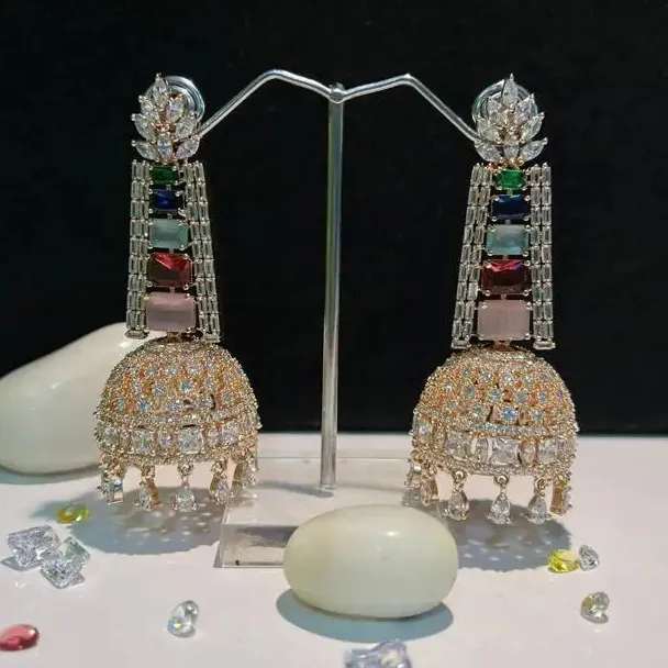 Echte American Diamond CZ Zirkon mehrfarbige Stein lange Ohrringe im Jhumka-Stil mit vergoldeten Ohrringen für Frauen