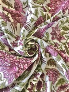 Tissu en coton imprimé à la main, motif paon et floral de style Mughal |   Tissu indien rose vin vert - Product Image 3