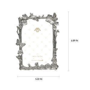 Cadre photo rectangulaire haut de gamme en alliage de zinc argenté, motif papillon et floral ajouré, 4"x6" pour la décoration intérieure ou les cadeaux - Product Image 4