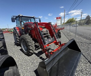 Tracteur Massey Ferguson 2024 4WD 5711 Machine polyvalente efficace et robuste avec moteur central et composants de boîte de vitesses - Product Image 1