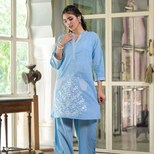 Collection en gros de Kurti fantaisie en coton avec bas pour vêtements indiens et pakistanais décontractés et de fête à des prix avantageux - Product Image 1