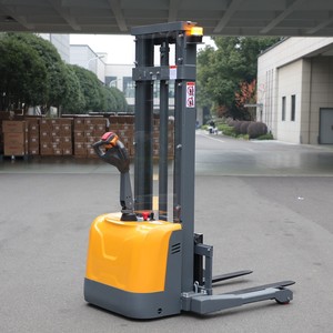 MEILLEURE OFFRE POUR NOUVEAU CHARIOT ÉLÉVATEUR ÉLECTRIQUE APO-LLO-LIFTS 2026 DE 1500 KG (3300 lb) À GUIDAGE PAR PIÉTANT, TYPÉ STAKER - Product Image 1