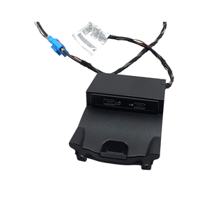Puerto USB para Mercedes Clase A (W176) A1728202100 (12>18) - Product Image 3