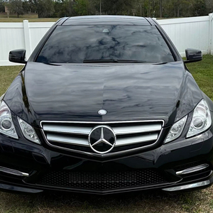 Mercedes-Benz E550 Coupé 2013 Usado, 15800 Millas, Motor V8 Twin-Turbo, Equipamiento de Alta Gama - Product Image 1