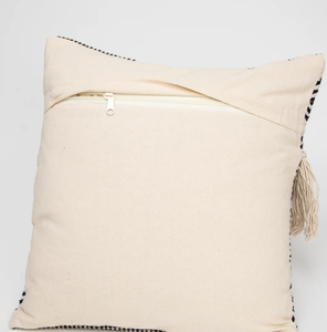 PACK DE DOS Fundas de Almohada Boho de 18x18 con Flecos y Borlas-Fundas de Cojín Beige y Negro - Product Image 3